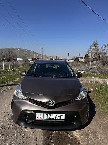 srv 2: Toyota Prius V: 2017 г., Вариатор, Гибрид, Универсал — 1