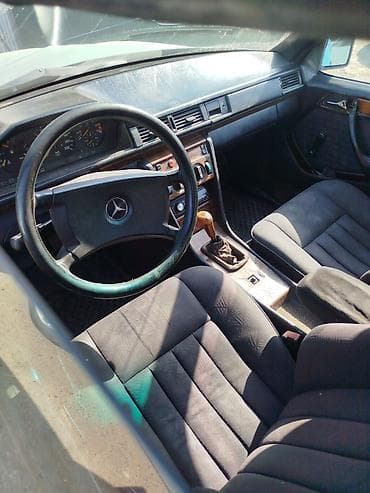 морда спринтер 906: Mercedes-Benz W124: 1990 г., 2.3 л, Механика, Бензин, Седан — 7