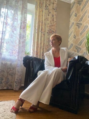 Прокат одежды: Праздничный белый нарядный брючный костюм.размер 48.думаю и на 50 — 2