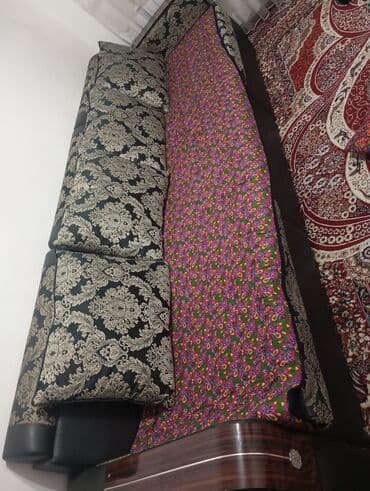 Угловой диван с раскладной зоной для сна. - Обивка: ткань с крупным at lalafo.kg Угловой диван с раскладной зоной для сна. - Обивка: ткань с крупным