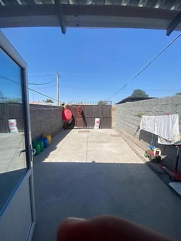 продаю дом с мебелью: Дом с двором - Отдельностоящий одноэтажный дом с закрытым внутренним — 4