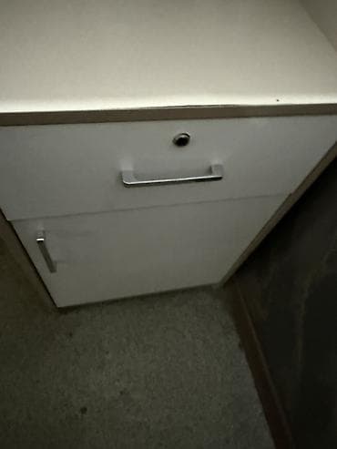 стол для офиса: Стойка ресепшн/администраторская стойка из ЛДСП - Прямолинейная — 1