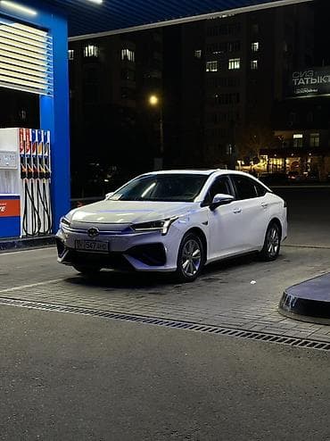 Транспорт: Электромобиль седан GAC Aion S (белый) Запас хода 460 км Идеально для — 3