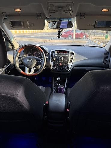 автомобиль кия: Kia Ceed: 2012 г., 1.6 л, Механика, Бензин, Хэтчбэк — 4