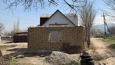 меняю дом: Соодалашуу жолу бар Характеристики: - Двухэтажная планировка: первый — 2