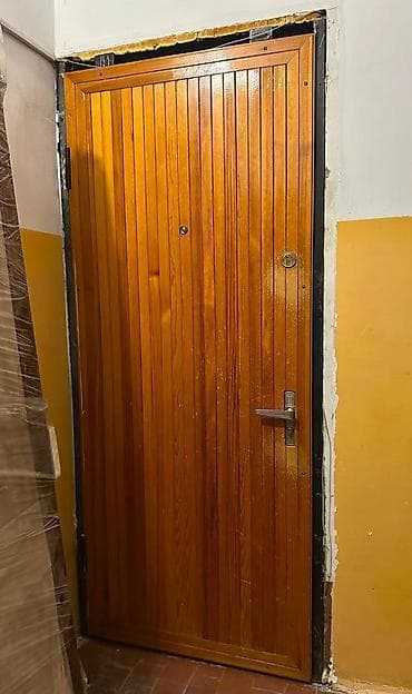 Двери для домов и квартир, Металлическая, Одностворчатая, цвет - Коричневый at lalafo.kg Двери для домов и квартир, Металлическая, Одностворчатая, цвет - Коричневый