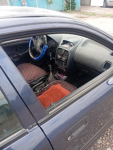 sorento 2019: Mitsubishi Carisma: 2002 г., Седан — 5