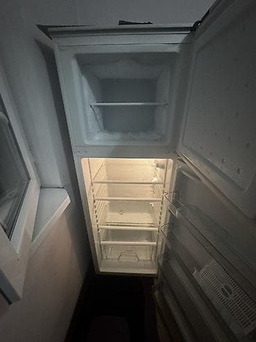ice bath: Компактный холодильник Midea с верхней морозильной камерой — 2