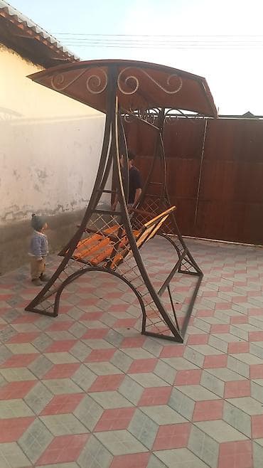 стол книжка с полками: Садовые качели Металл, Со спинкой, С крышей — 4