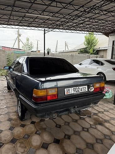 аудио касеты: Audi 100: 1988 г., 1.8 л, Механика, Бензин, Седан — 3