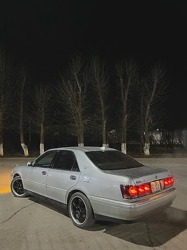 на вариант: Toyota Crown: 2000 г., 2.5 л, Автомат, Бензин, Седан — 5