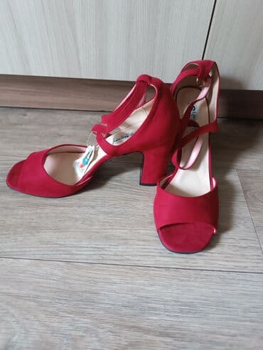 Новые,модные босоножки р.38 мало мерят