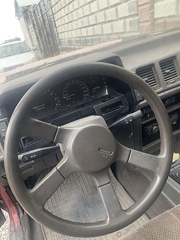 mini kooper: Nissan Bluebird: 1989 г., Седан — 3