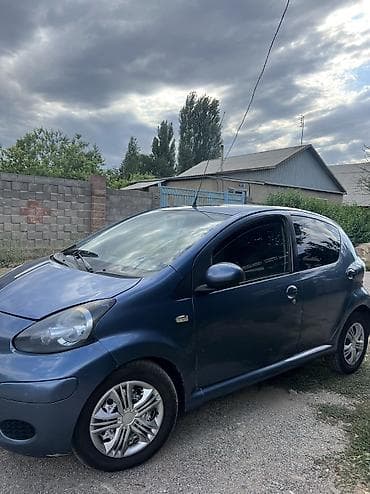 2 8: Toyota Aygo: 2010 г., 1 л, Механика, Бензин — 2