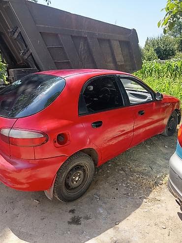 Унаа: Daewoo Lanos: 1998 г., 1.5 л, Кол менен иштөөчү, Бензин, Хетчбек — 2
