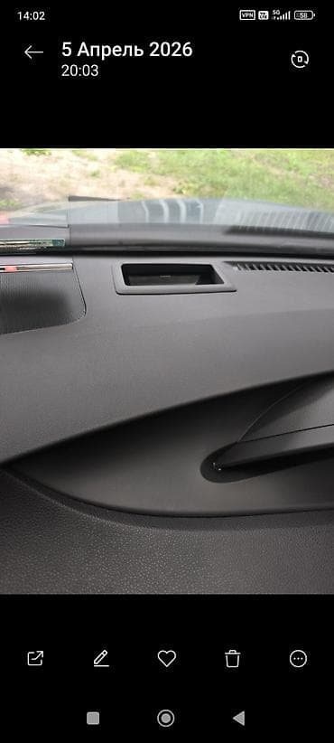 прос: Toyota Prius: 2018 г., 1.8 л, Вариатор, Гибрид, Хэтчбэк — 4