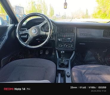 что за машина: Audi 80: 1992 г., Седан — 7