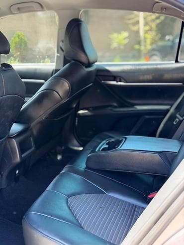 leksus is: Toyota Camry: 2023 г., Седан — 5