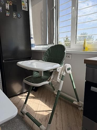 foldable table: Детский стульчик для кормления, складной. - Цвет: зелёный с белым. - — 1