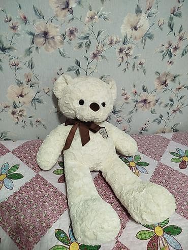 toy: - Цвет: молочный/белый. - Размеры: - Крупный мишка — очень большой — 3