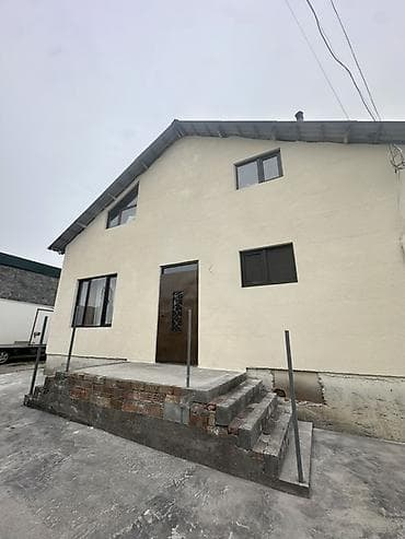 дом на продаж: Продаю дом построили для себя. 3года жили. 12соток в селе Кызыл-туу — 3