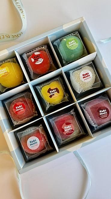sweet box: Набор десертов Kuki Mochi в подарочной коробке. Ассорти из 9 шт. с — 1