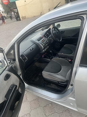 Honda Fit: 2003 г., 1.3 л, Автомат, Бензин, Хэтчбэк — 6