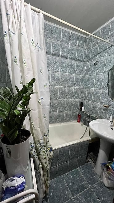 продаю карвен: 2х комнатная квартира на 2ом этаже из 5 105 серии . Частично с — 2