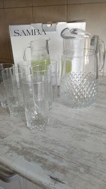 Продаю посуду: 1.Набор посуды 6 стаканов и кувшин. Цена 800 сом. 2