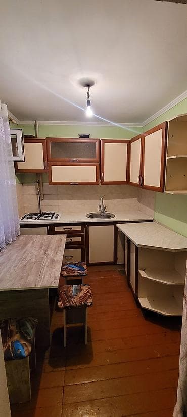 Батирлер: 3 бөлмө, Менчик ээси, Чогуу жашоосу жок, Жарым -жартылай эмереги бар — 6
