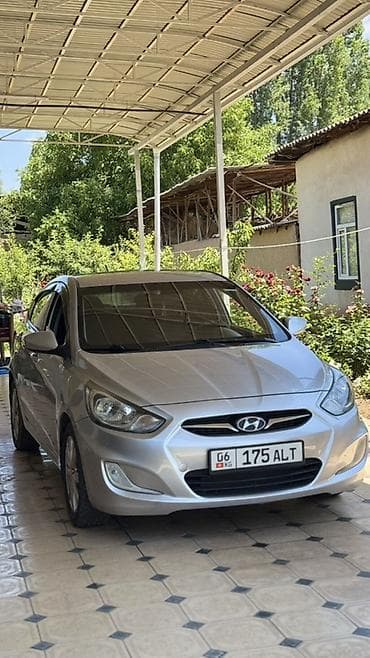 Продажа авто: Hyundai Solaris: 2012 г., Механика, Бензин, Седан — 4