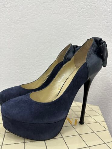 Почти даром🔥🔥🔥
Женская обувь б/у в хорошем состоянии!
200 сом!