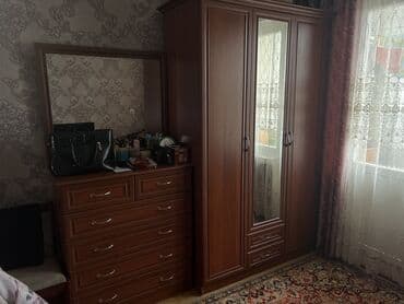 кухуный бу: Уктоочу бөлмө гарнитуру, Колдонулган, Комод, Бир кишилик керебет, Шкаф, Жыгач, Өзү алып кетүү — 3