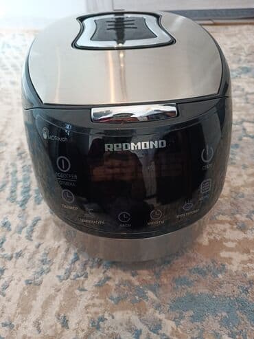 Мультиварка REDMOND - Корпус из нержавеющей стали и глянцевого