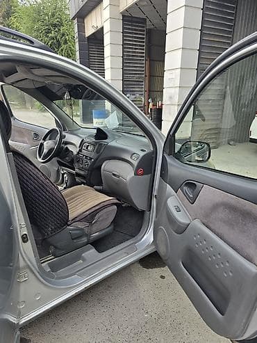 Продажа авто: Toyota Funcargo: 2003 г., Механика, Бензин, Минивэн — 5