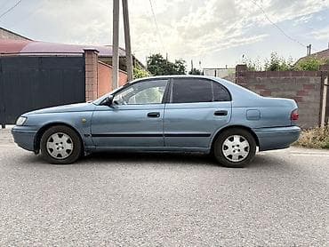 Toyota Carina E: 1993 г., 1.8 л, Механика, Бензин, Седан