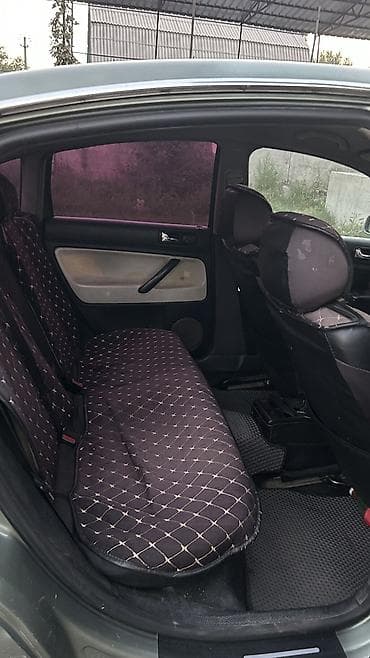 Volkswagen Passat: 2003 г., 2 л, Механика, Бензин — 9