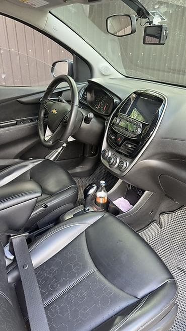 вдоль реки речки: Chevrolet Spark: 2017 г., 1 л, Автомат, Бензин, Хэтчбэк — 2