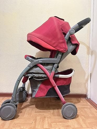 Прогулочная коляска Chicco, красно‑серого цвета. - Легкая и