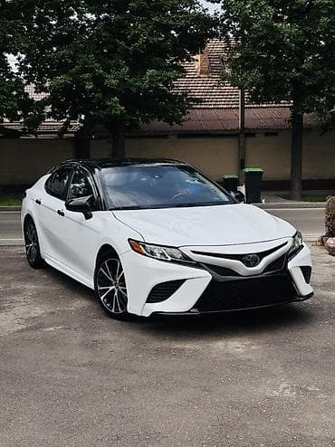 Toyota Camry: 2018 г., 2.5 л, Автомат, Бензин, Седан