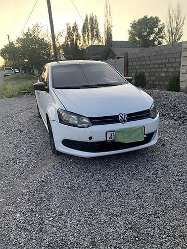 Транспорт: Volkswagen Polo: 2013 г., 1.6 л, Механика, Бензин, Седан — 1