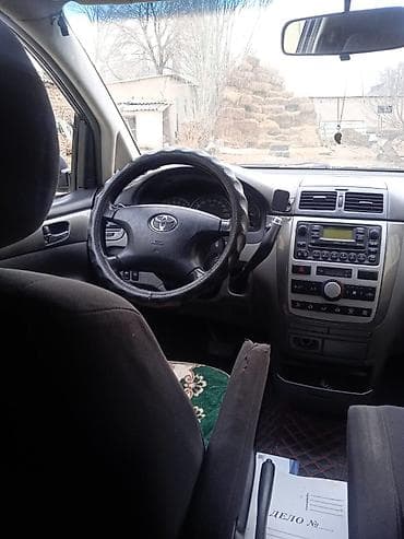 гетз 2: Toyota Avensis Verso: 2002 г., 2 л, Автомат, Бензин, Минивэн — 7