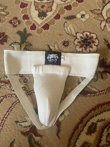 чехол на 8: Защитная раковина (ракушка) Venum, размер S.

Для паха размер с — 1