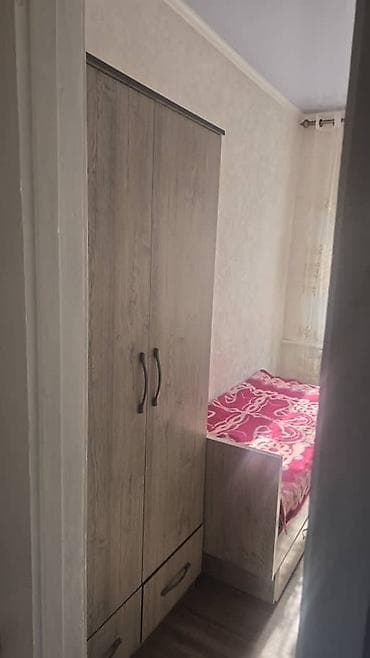 дом раб городок: Дом с большим навесным двором . на длительный срок . взимается депозит — 7