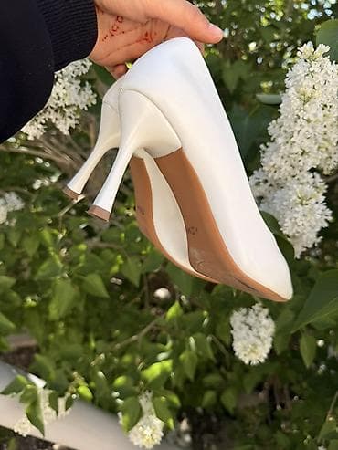 pull and beer: Классические женские лодочки белого цвета. Носила 1 раз (маленькая — 2