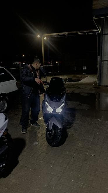 Макси-скутер 150 куб. см, Бензин, Б/у at lalafo.kg Макси-скутер 150 куб. см, Бензин, Б/у