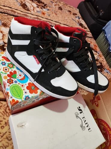 Спортивная обувь женская, размер 38,, очень модная актуальная,в