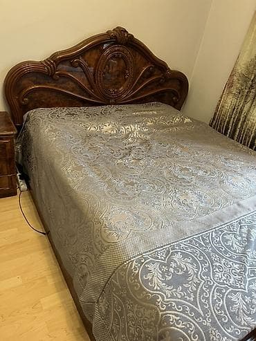 Кровать двуспальная с матрасом, классический резной гарнитур -
