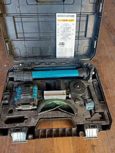 Лазерный нивелирный комплект в чемодане Makita Содержимое набора: -
