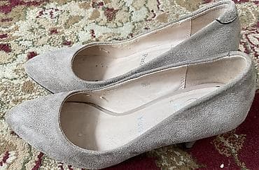 Женская обувь: Классические женские туфли-лодочки из замши светло-серого оттенка — 1